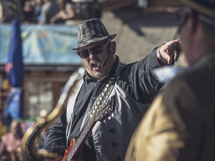 Konzert der Blues Brothers während des Cover Festival Davos Klosters am Bolgenplaza | © Davos Klosters Mountains