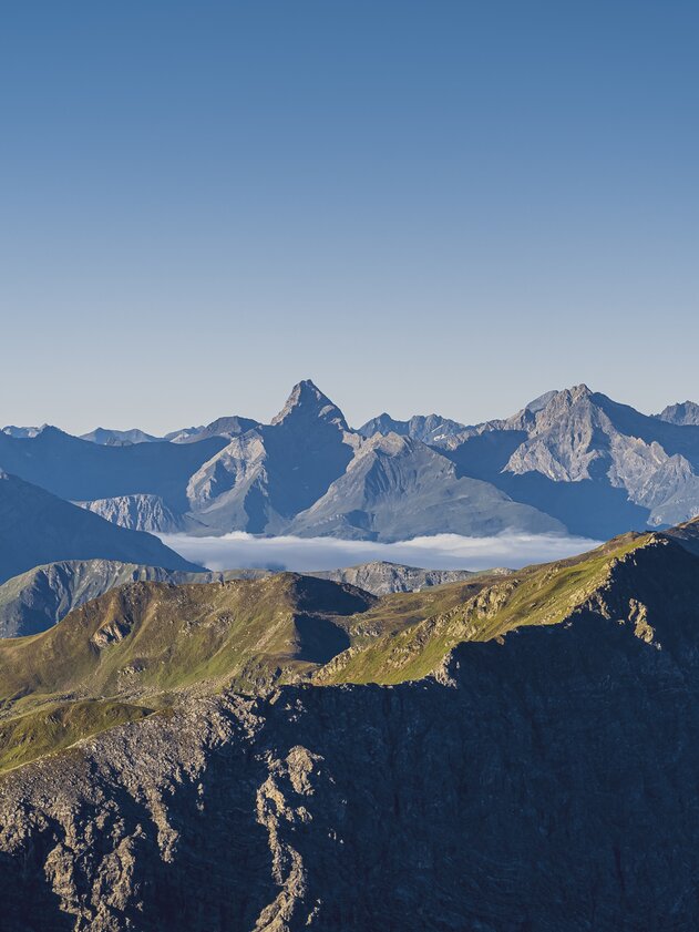 Eindrückliche Bergkulisse mit Sicht zum Tinzenhorn. | © Davos Klosters Mountains