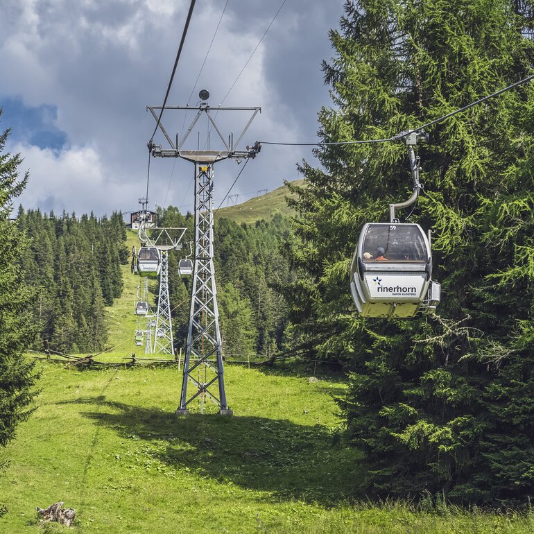 Gondelbahn Rinerhorn transportiert unsere Gäste zur Bergstation Jatzmeder. | © Davos Klosters Mountains