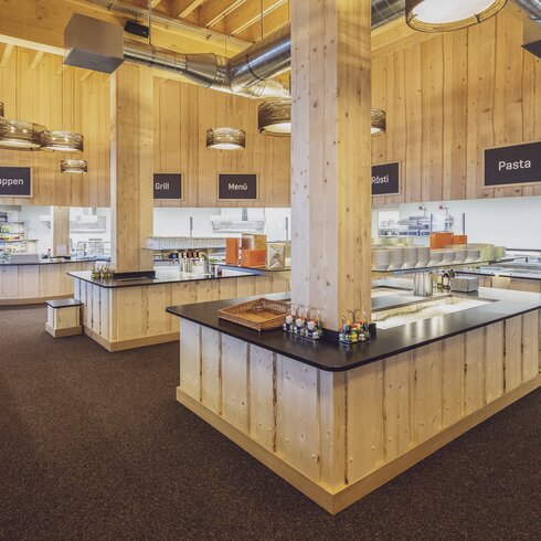 Modernes Selbsbedienungsrestaurant auf Madrisa mit seinen saisonalen und frischen Spezialitäten.  | © Davos Klosters Mountains