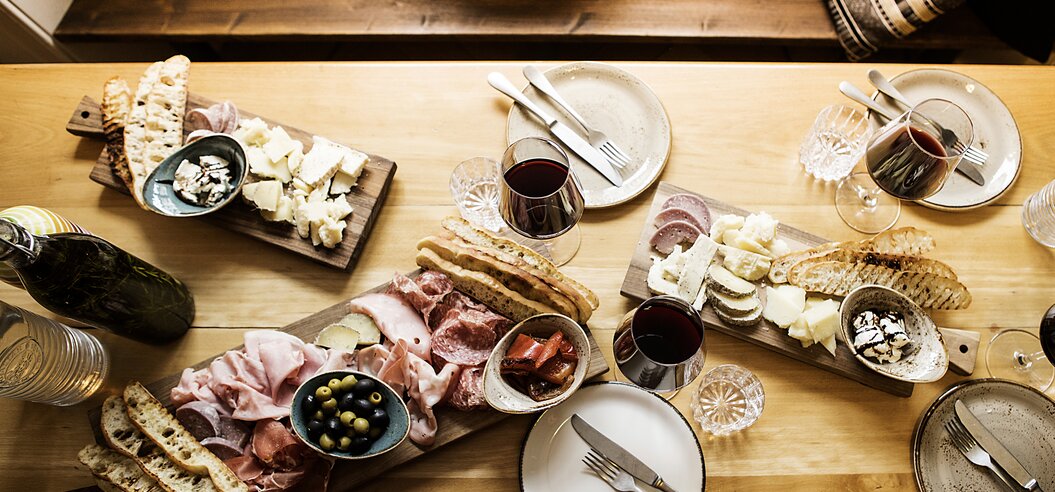 Kalte Platte mit Fleisch und Käse. | © Davos Klosters Mountains
