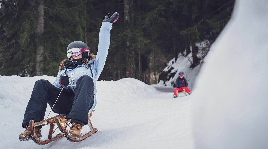 2 sledders on Davos sleds  | © Davos Klosters Mountains 
